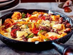 Olivenöl in einer pfanne erhitzen und das hackfleisch darin anbraten. Hackfleisch Pfanne Die Besten Rezepte Lecker