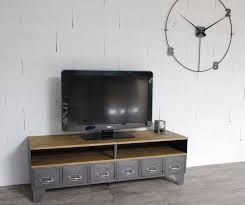 Les bahuts et buffets sont un peu les meubles à tout faire à la maison. Meuble Tv Metal Industriel A Tiroirs Et Niche Pour Les Appareils