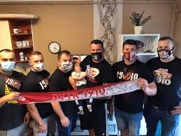 (apoel ultras), to denote the year the group was founded, 1979. Zsombi Es A Nagyfiuk Minap Hu