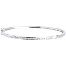 Ce bracelet moderne peut se marier parfaitement avec les autres bracelets empreinte. Bracelet Or Blanc 18 Carats Diamant C342