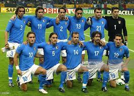 إيطاليا تقص شريط أمم أوروبا بمواجهة تركيا الليلة. The Italian Team Poses Before Match 11 Group G Of The 2002 Fifa World Soccer Poses World Cup Teams Sport Soccer