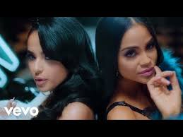 Si no hay teatro, deja el drama, enciéndeme la llama como yo vine al mundo, ese es mi mejor pijama hoy hay toque de queda seré tuya hasta la. Becky G Sin Pijama Official Video On Random Music Videos Com