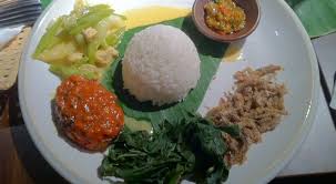 Setelah membeli ikan mentah dari pasar, hindarilah memasukkan ikan yang baru anda beli langsung ke dalam kulkas, karena hal ini dapat menyebabkan bau dari lendir tubuh ikan menyebar ke seluruh ruangan freezer. Kelezatan Ikan Alu Alu Restoran Padang Saraso Okezone Lifestyle