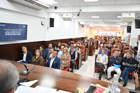 🏢 Apertura de Sesiones Ordinarias 2025 El intendente @fernandomoreiraok  dio inicio al 141° período de sesiones en el Honorable Concejo Deliberante  de San Martín. 🔸Durante el discurso, destacó la continuidad de todos