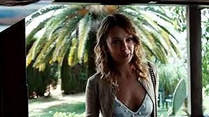 Tre coppie molto diverse tra loro affrontano un problema comune che li unisce: Ci Vediamo A Casa Film 2011 Mymovies It