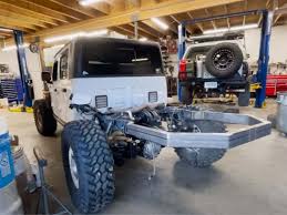 Unlike the typical construction contractor looking bed racks. Youtuber Proves Cutting A 2020 Jeep Gladiator In Half Isn T Always A Bad Idea Motorbiscuit Todayprimenews
