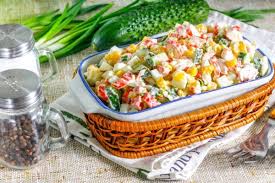 рецепт салата из крабовых палочек с кукурузой и огурцом Salat S Krabovymi Palochkami Ogurcom Yajcom I Kukuruzoj Recept Nacionalnaya Eda Salaty Krabovye Palochki