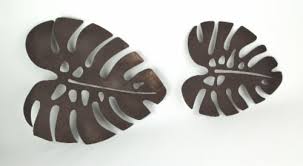 This black metal piece has a simple frame that supports a wire leaf design in the center. Set Of 2 Antiqued Brown Metal Monstera Leaf Sculptures Wall Hanging Tropical Decor One Size Pick N Save