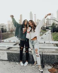 Hübsche geschenkideen aus 16 kategorien für jeden geschmack! Pin Von Chnatti Auf Photo Inspo Best Friend Fotos Bff Pics Bester Freund Posen