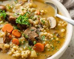 Imagine cu plate of soup with barley.