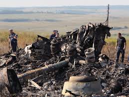 Nun wurden die leichen an die eltern übergeben niederländische ermittler haben einen ersten bericht zum absturz von flug mh17 über der ostukraine veröffentlicht. Flug Mh17 Internationale Spezialisten Auf Weg Zum Abgesturzten Jet Politik Vol At
