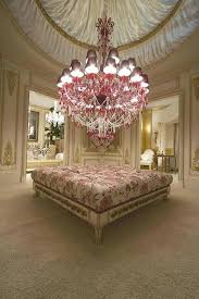 gonna swing from the chandelier decoridea yatak odasi tasarimlari luks gardirop ic mekan fikirleri