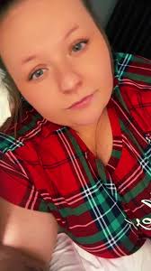 Ellie Brubaker's Instagram, Twitter & Facebook