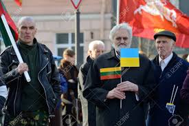 Mit diesem schritt trugen sie zum zerfall der sowjetunion bei. Vilnius Litauen 11 Marz Rund Tausend Menschen Versammelten Sich Mit Fahnen In Einer Nationalistischen Kundgebung Am Rotu S Quadrat Auf Wiederherstellung Der Unabhangigkeitstag Am 11 Marz 2014 In Vilnius Litauen Lizenzfreie Fotos
