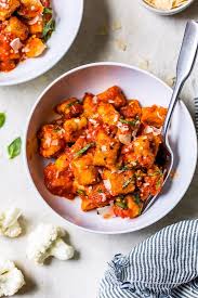 Esta suculenta receta de pasta italiana se prepara con patatas, harina, huevo y sal. Receta De Noquis De Coliflor Skinnytaste Las Recetas De Jujo