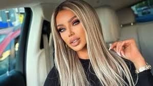 Puțini, însă, sunt cei care știu ce job are și cu cât este plătită de șefii ei. La Cum ArÄƒta Bianca DrÄƒguÈ™anu In TinereÈ›e Pare O Copie A Mamei Ei Care Nu È™i AratÄƒ Varsta RealÄƒ Buna Ziua Iasi Bzi Ro