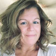 Amanda Arnett's Instagram, Twitter & Facebook