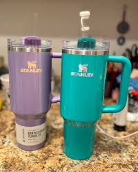 This past week, I went out looking for the periwinkle shimmer but couldn't  find it. Instead, I found the gumdrop green and decided to settle for it.  It's a beautiful cup, and