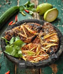 Sambal goreng ikan asin yang satu ini tidak kalah nikmatnya. Ikan Bakar Sambal Pencit Mangga Muda Resep Masakan Nusantara