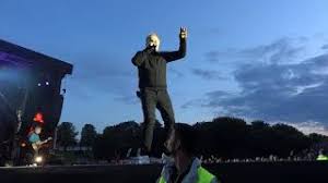 Am e7/b c sie sind die wahren anarchisten, am e7/b c lieben das chaos, räumen ab, am e7/b c kennen keine rechte, keine. Kinder An Die Macht Von Herbert Gronemeyer Laut De Song