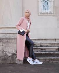 Santai aja sayang lama kelamaan pasti enak : Inilah 12 Ide Warna Jilbab Yang Cocok Dengan Baju Pink