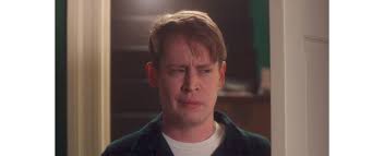 Irgendwo über dem atlantik stellen sie fest, dass sie kevin, den jüngsten sohn der familie, zu hause vergessen haben. Viral Mit Ansage Kevin Allein Zu Haus Remake Mit Dem Google Assistant Onlinemarketing De