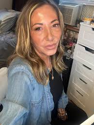 How do you feel about your looks? A study reported that 83% of American  women don't like the way they look and are dissatisfied with their bodies.  Yes, I fall into that