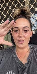 Julie Declue's Instagram, Twitter & Facebook