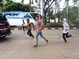 Check spelling or type a new query. Bawa Sajam Puluhan Siswa Smk Pustek Tawuran Di Taman Kota Bsd