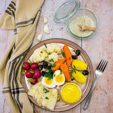 Aioli Morue Et Petits Legumes La Cerise Sur Le Maillot Recette Aioli Poisson Poche Morue
