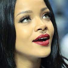 Rihanna Wearing The Thorn Septum Ring Piercings Piercing Estilos