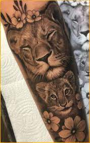 70 Weibliche Und Mannliche Lowentattoos Toptattoos Besttattooideas Tatoofeminina Tatowierung Weiblic Mother Tattoos Lion Forearm Tattoos Female Lion Tattoo