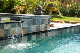 Tres Belle Piscine En Carrelage Green Bali Ce Carrelage Existe En 15x15 Et 30x60 Nous Sommes Joignables Au 04 94 Piscine Carrelage Piscine Piscine Exterieure