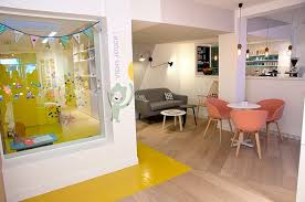 Mombini Boutique Cafe Pour Enfants Et Parents Kids Cafe Cafe Interior Shop Interiors