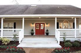 If you love chip and joanna gaines as much as we do, seeing glimpses of their stunning farmhouse on hgtv's fixer upper has most likely left you wanting more. Fixer Upper Season 1 Episode 10 The Robinson Farmhouse