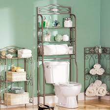Tener un baño ciego (es decir, sin ventanas) puede. Aprovecha El Inodoro Como Espacio De Almacenaje Para Un Bano Pequeno Decorar Banos Pequenos Como Decorar Un Bano Decorar Banos