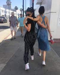 Supporting you and your business since day one @kyliejenner @kyliecosmetics pic.twitter.com/xxnc8tzfgz. For Summer All We Want Are Easy Outfits You Can Invest In Coordinated Sets Or Go The Other Route Kylie Jenner Outfits Kendall And Kylie Jenner Jenner Outfits