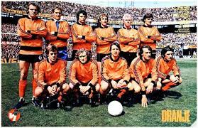 Seleccion De Holanda Contra Belgica 25 04 1976 Seleccion De Holanda Fotos Del Equipo De Futbol Equipo De Futbol