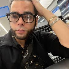 What are some tips for building Esiemo?