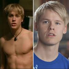 I can never choose between Queer As Folk UK's Nathan (Charlie Hunnam) and  Queer as Folk US' Justin (Randy Harrison). So instead of choosing, I'm just  gonna manifest them in an alternate