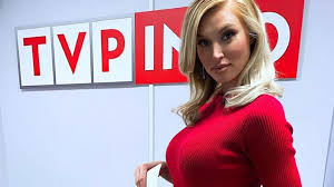 Mój mąż uważa że przesadzam, mogłabym przytyć, ja natomiast boję się przytyć, że jeśli odpuszczę stracę kontrolę i się otłuszczę, stanę się nieatrakcyjna.mam uraz z dzieciństwa, ponieważ byłam pulchnym dzieckiem. Karolina Pajaczkowska Karolina Pajaczkowska Pozuje W Bikini Cotojest