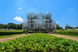 Curitiba is one of the largest cities in the prosperous southern region, and its population is largely descended from german, ukrainian, russian, italian and polish immigrants. Curitiba Conheca Tudo Sobre A Capital Paranaense Vem Voar