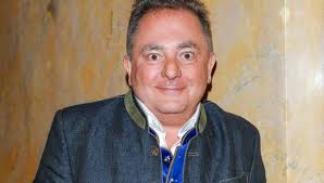 Jednym z nich byli walijczycy. Robert Maklowicz Pokazal Jak Powinien Wygladac Dystans Do Siebie Zalozyl Bluzke Alez On Zre Koperek Gwiazdy Maxxx News Rmf Maxxx