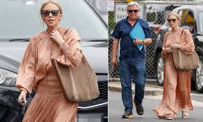 Kylie minogue, dua lipa — real groove (studio 2054 remix). Kylie Minogue Makes A Very Rare Appearance With Her Father Ron In Melbourne Daily Mail Online