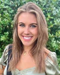 Dee Cobb's Instagram, Twitter & Facebook