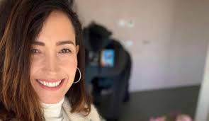 In molti non hanno apprezzato, è polemica caterina balivo ha infatti condiviso con i fan un breve filmato in cui cammina con indosso un vestito azzurro. Caterina Balivo Lying In The Tub With Stiletto Heels I Prepare Myself Photo Code List