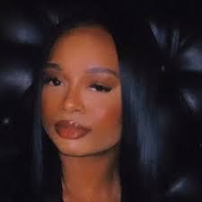 Kaye Harris's Instagram, Twitter & Facebook