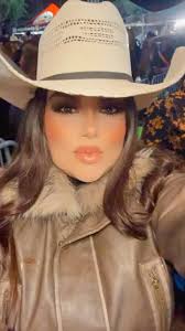 Sábado de Gloria en el mejor lugar @pico_rivera_sportsarena .  ☔️🎺👌🏼🐴👢🎶 #RainOrShine #SabadoDeGloria, @bandalachacaloza  @elnonoysubandareina @pico_rivera_sportsarena @picoriverasportsarena .,  Jacket: ...