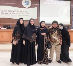 Mata biru keenan yang indah, ternyata waardenburg syndrome. Raih Gelar Doktor Oki Setiana Dewi Ayahku Sumber Inspirasiku Kumparan Com