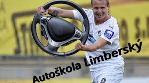 Jeho luxusní bentley figurovalo ve fingované dopravní nehodě. Limba Z Kola Ven Svazovy Sef Pelta Naznacil Jeho Konec V Reprezentaci Extra Cz